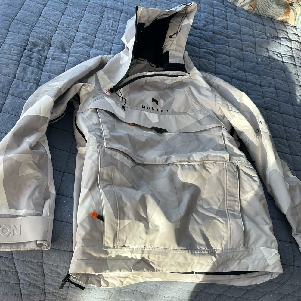 Montec Wear snow camo ski coat
